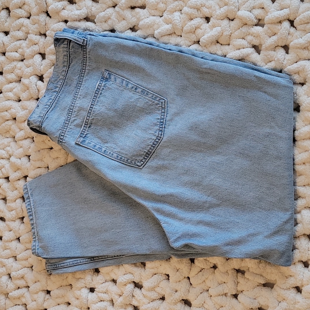 Lightwash Mom jean 33 tall